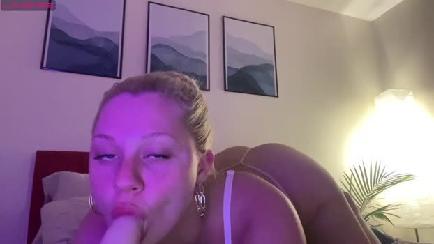 2prettylittlething2  22-08-2023