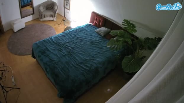 voyeurcam-julmodels-whitebed-5 CamSoda 14-10-2023