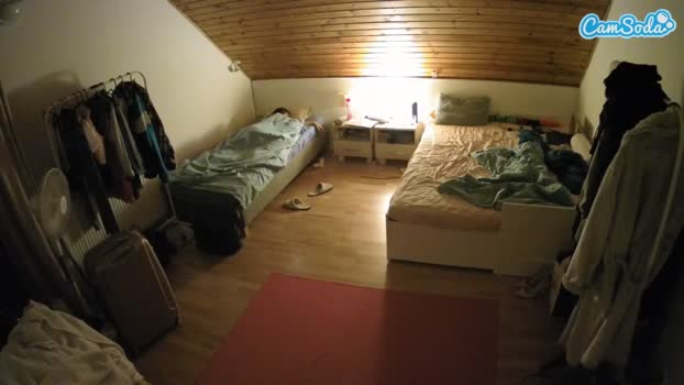 voyeurcam-julmodels-whitebed-1 CamSoda 15-10-2023
