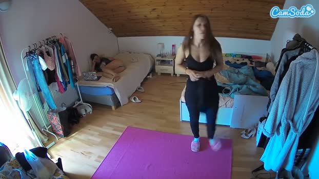 voyeurcam-julmodels-whitebed-1 CamSoda 16-10-2023