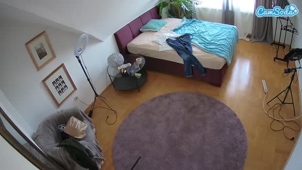 voyeurcam-julmodels-whitebed-4 CamSoda 16-10-2023