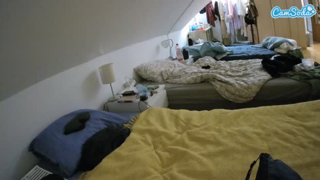 voyeurcam-julmodels-bed-4 CamSoda 17-10-2023