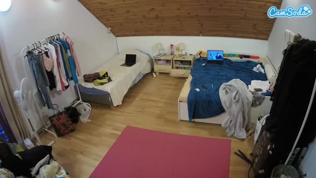 voyeurcam-julmodels-whitebed-1 CamSoda 17-10-2023