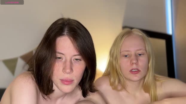lisalewi kissing Webcam SHOW @ Chaturbate 31-10-2024