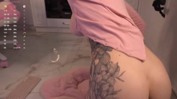 golden_alinee spank Webcam SHOW @ Chaturbate 02-11-2024