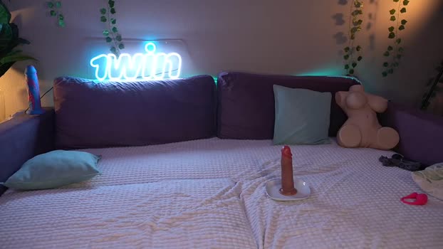 centaurihadar kiss Webcam SHOW @ Chaturbate 05-12-2024