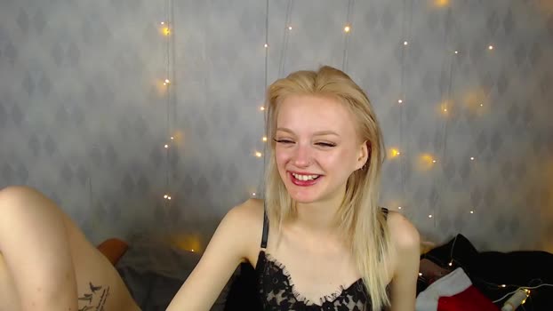 your_molly_mark Show Webcam SHOW @ Chaturbate 18-12-2024