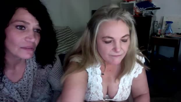 couplehangingout