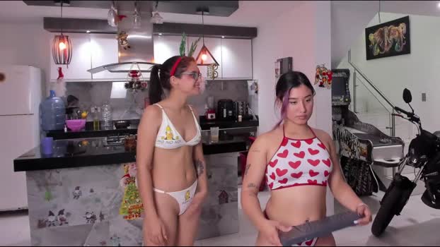 sexy_hot_friends_ XXX Webcam SHOW @ Chaturbate 04-01-2025