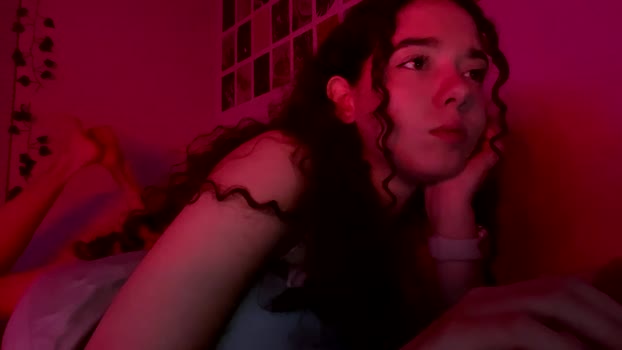kylieexoxoxo2432 striptease Webcam SHOW @ Chaturbate 06-01-2025