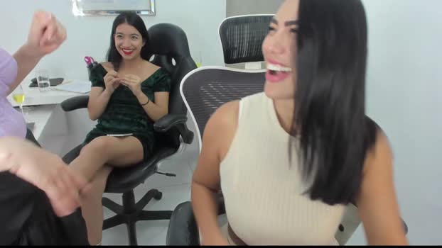 emillybrowm spank Webcam SHOW @ Chaturbate 10-01-2025