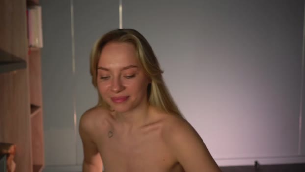 snow_is_falling strip Webcam SHOW @ Chaturbate 09-02-2025