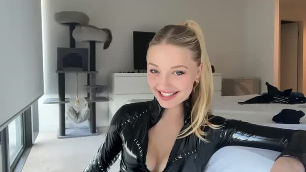 giselleflexible kissing Webcam SHOW @ Chaturbate 01-03-2025