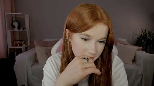 leahsthetics yummy Webcam SHOW @ Chaturbate 05-03-2025