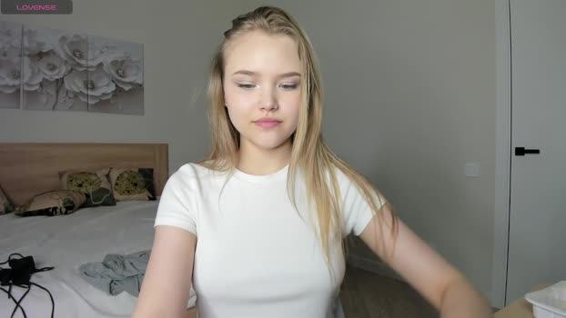 flooora_0 sucktits Webcam SHOW @ Chaturbate 08-05-2025