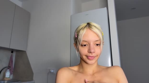 lesi_moonie toys Webcam SHOW @ Chaturbate 15-05-2025
