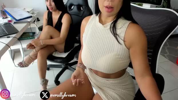 emillybrowm kissing Webcam SHOW @ Chaturbate 30-05-2025