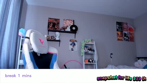 vivian_qwerty kissing Webcam SHOW @ Chaturbate 01-08-2025