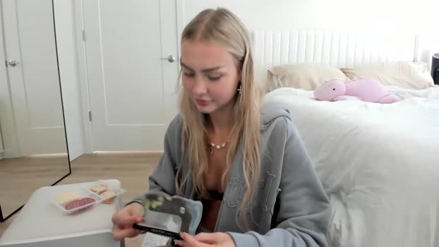 ariah_is_blonde show Webcam SHOW @ Chaturbate 02-09-2025