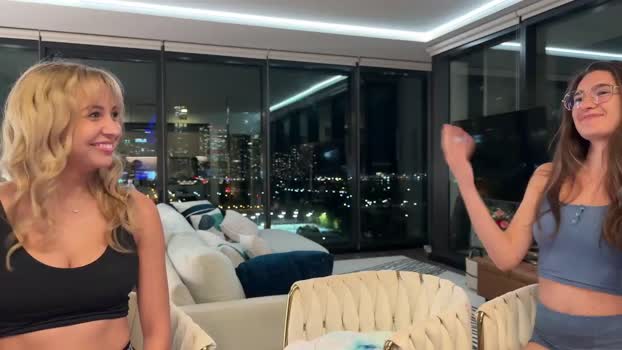 graciemae_baexx kissing Webcam SHOW @ Chaturbate 26-09-2025