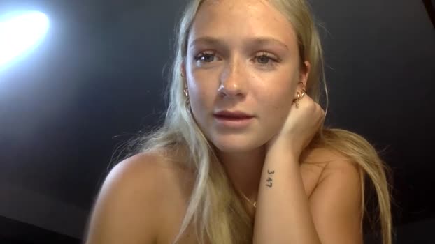 korinaluvv spanking Webcam SHOW @ Chaturbate 07-10-2025