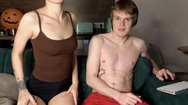 holdonbitch kissing Webcam SHOW @ Chaturbate 17-10-2025