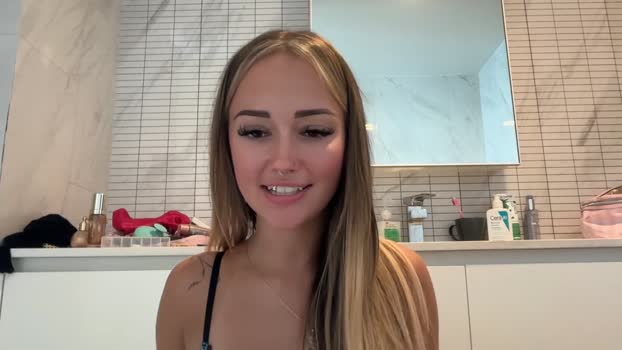 luvlivvyy wank Webcam SHOW @ Chaturbate 25-10-2025