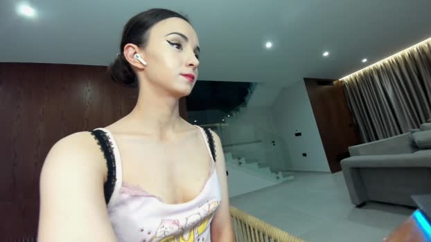 ehotlovea suckshow Webcam SHOW @ Chaturbate 08-12-2025