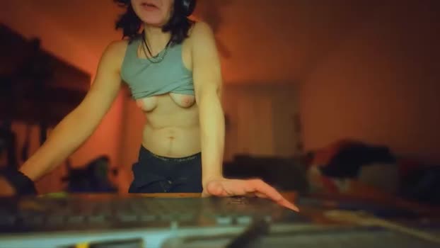 tomboy_titties Nude Webcam SHOW @ Chaturbate 15-12-2025