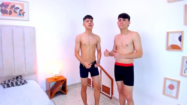 twogirls2boys orgasm Webcam SHOW @ Chaturbate 21-12-2025