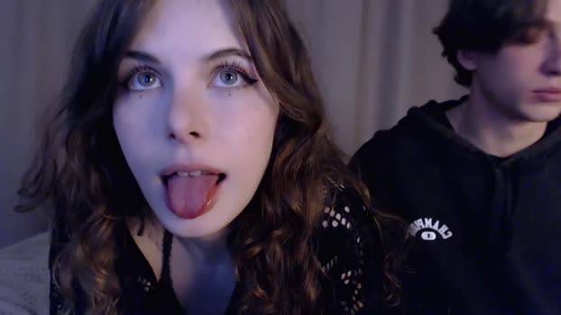 kitkatsweetspot strip Webcam SHOW @ Chaturbate 02-01-2026