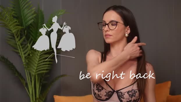 calliadesigner toy Webcam SHOW @ Chaturbate 04-01-2026