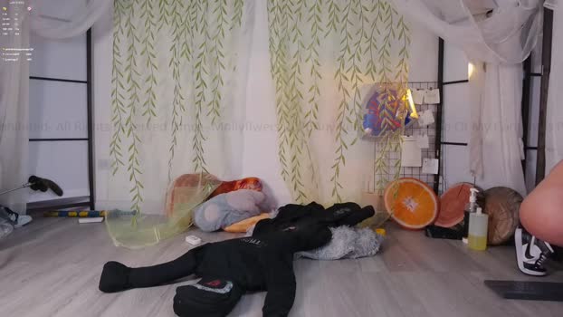 mollyflwers kiss Webcam SHOW @ Chaturbate 20-01-2026