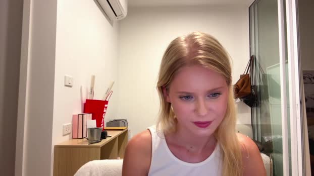 laraineprada suckshow Webcam SHOW @ Chaturbate 23-01-2026
