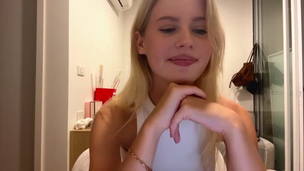 laraineprada bigtoys Webcam SHOW @ Chaturbate 31-01-2026