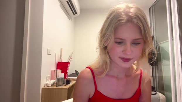 laraineprada lovense Webcam SHOW @ Chaturbate 01-02-2026