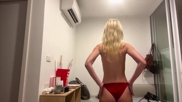 laraineprada bigtoys Webcam SHOW @ Chaturbate 01-02-2026