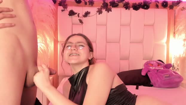 daphne_and_roger toy Webcam SHOW @ Chaturbate 02-02-2026