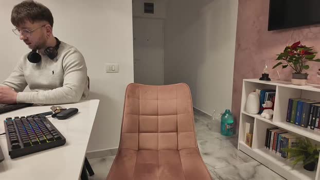 rrr1995 Naked Webcam SHOW @ Chaturbate 02-02-2026