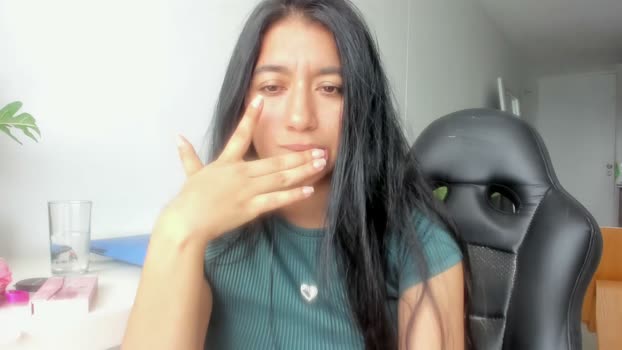emillybrowm horny Webcam SHOW @ Chaturbate 19-03-2026