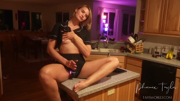phoenix_taylor toys Webcam SHOW @ Chaturbate 03-04-2026