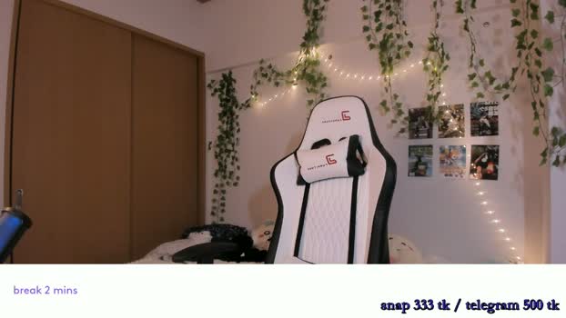 vivian_qwerty natural Webcam SHOW @ Chaturbate 09-04-2026