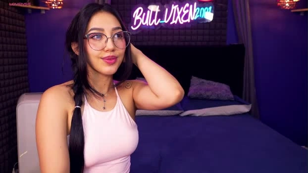 bull_vixen2001 17-04-2026 HD spank naughty legs bigass