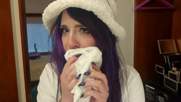 crimsonkitten 23-04-2026 HD beautiful love squirt striptease