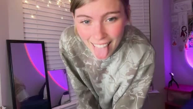 elliee81 24-04-2026 HD Pretty sexygirl deep kiss