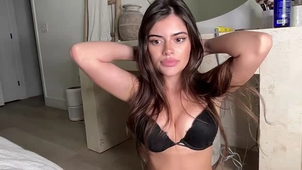 poutyselena 27-04-2026 HD lick bigtoys Ass skinny