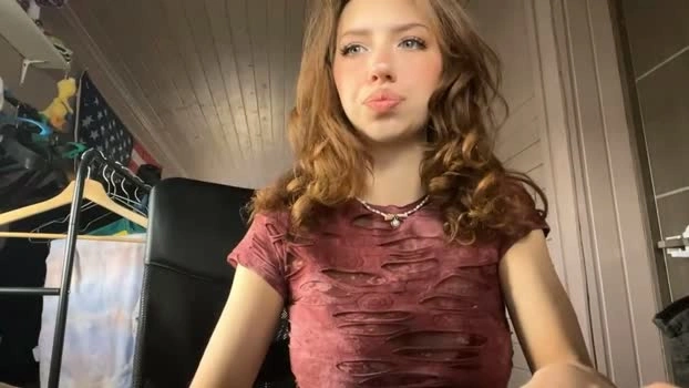 kaleighbourek 28-04-2026 HD Nude yummy big kissing