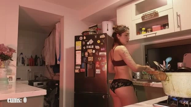 maxine_8 12-05-2026 HD big kissing striptease amateur
