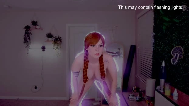 runesy 22-05-2026 HD show legs striptease boobs