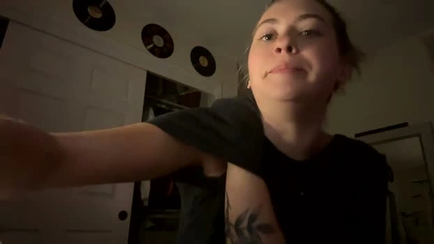 peachesncreampiezz 23-05-2026 HD lickpussy sweet naked toy
